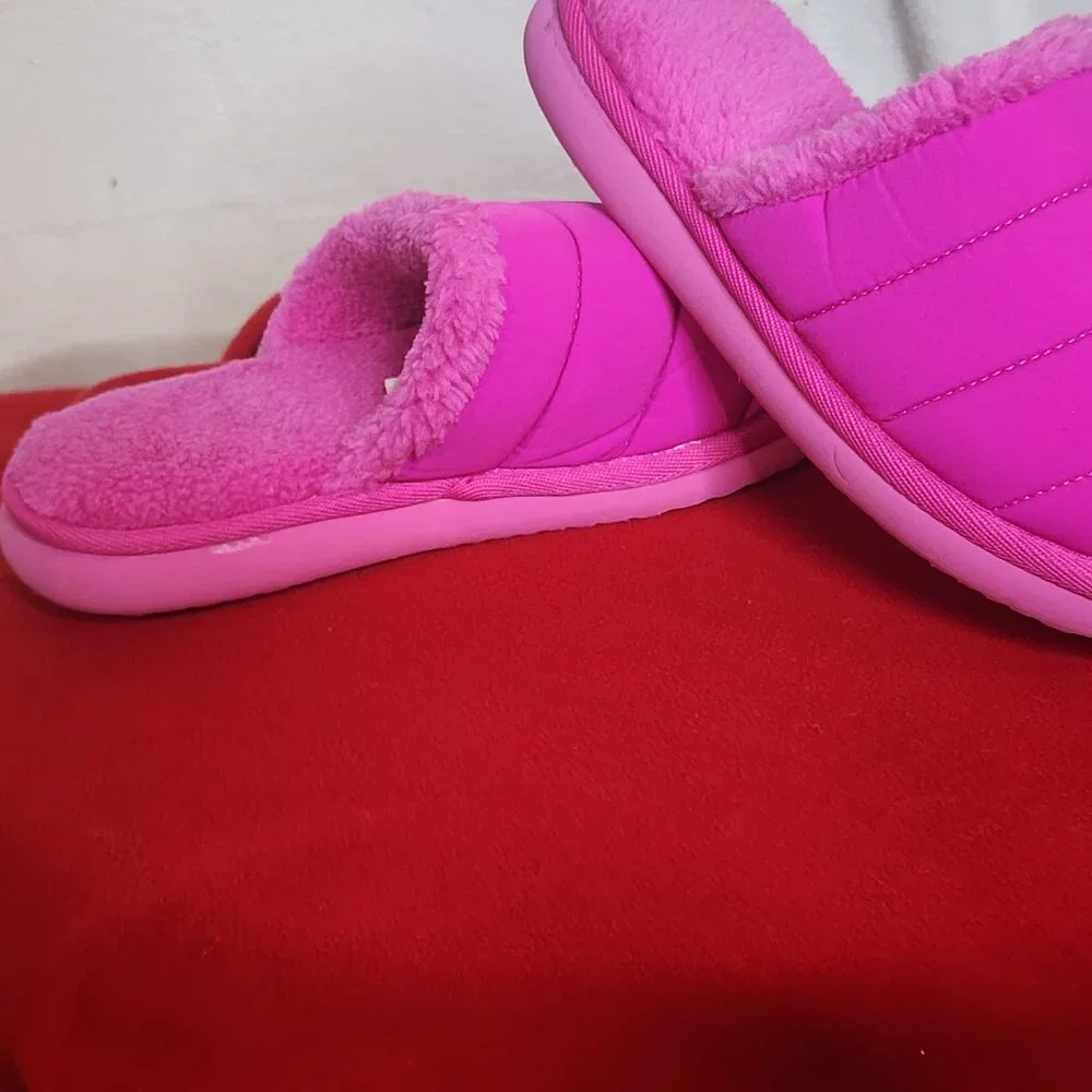 Wondershop at Target Kids Pink Faux Fur Lined Cushion Charlie Slipper Size M 2-3